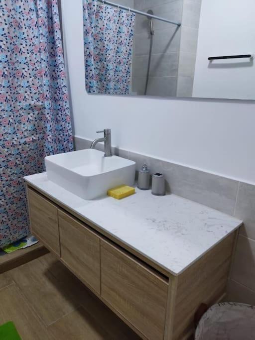 Superbe Appartement Avec Parking Gratuit Et Garde Dakar Exterior photo